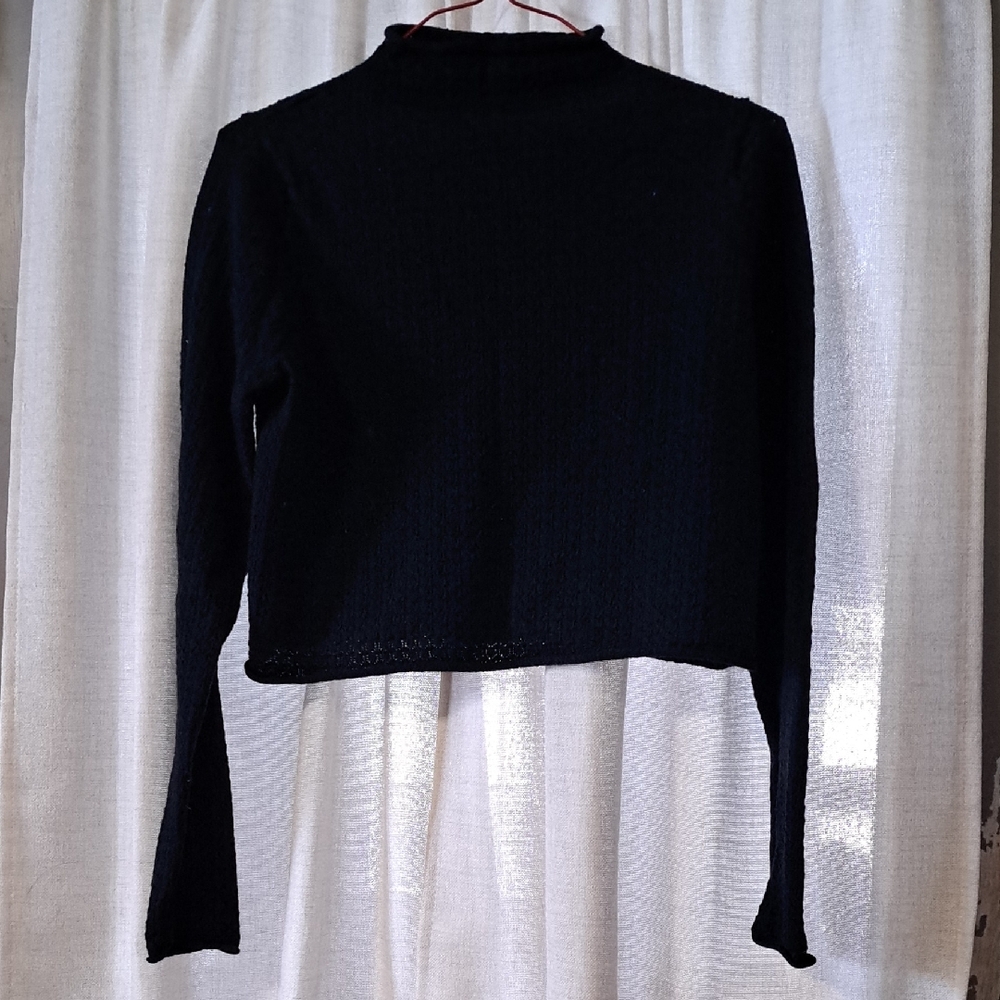 Black Long Sleeve Crop Top